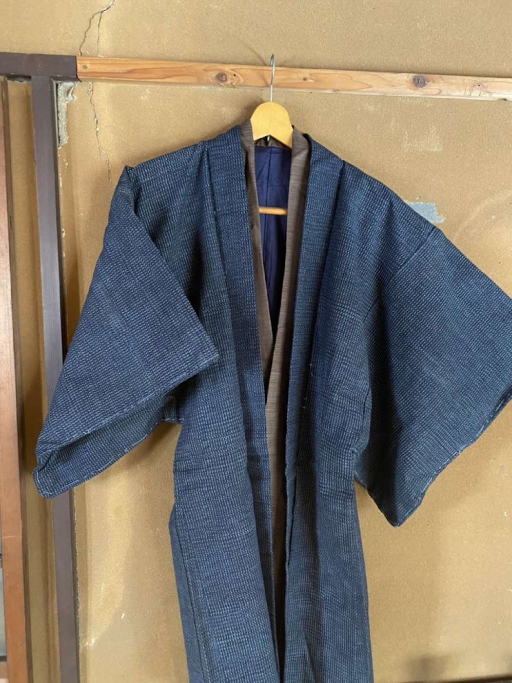 藍染の野良着。実際に着られ、繕われてきた一枚。